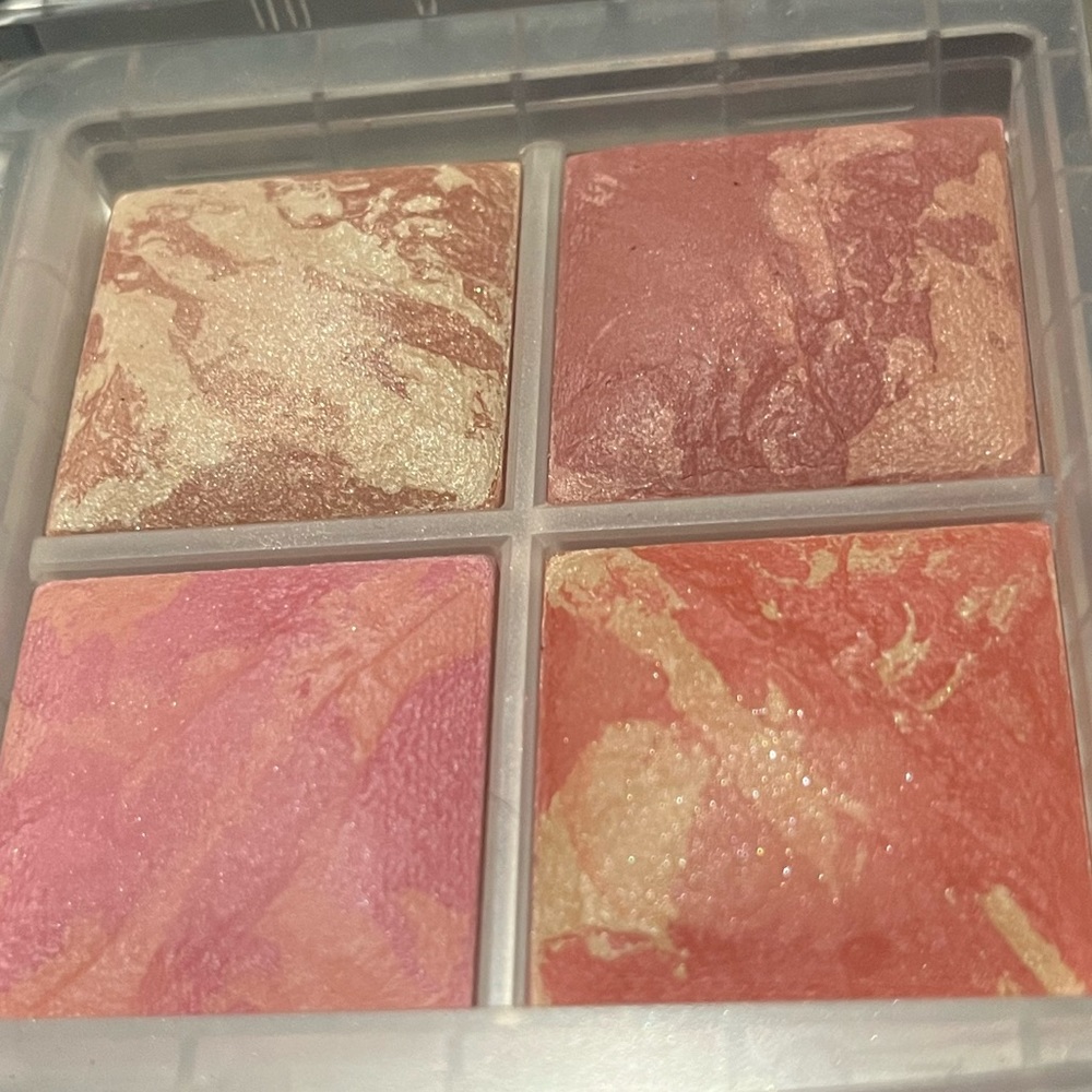 Used LE Hourglass Ambient Lighting Blush Quad - Ghost (2019)